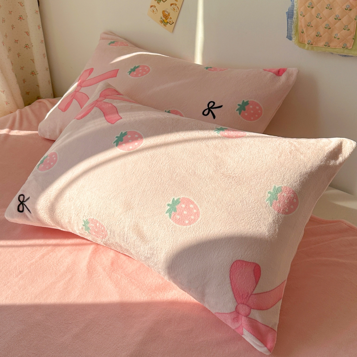 91家纺网 家纺一手货源 找家纺 韩巢家纺 2025新款双面高克重牛奶绒被套单件被罩 草莓牛奶