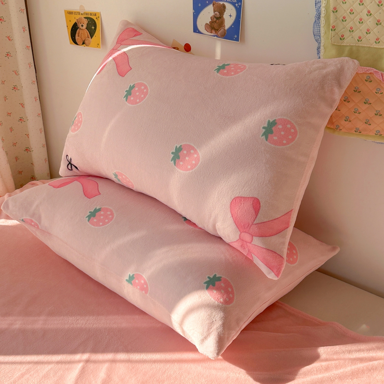 91家纺网 家纺一手货源 找家纺 韩巢家纺 2025新款双面高克重牛奶绒被套单件被罩 草莓牛奶