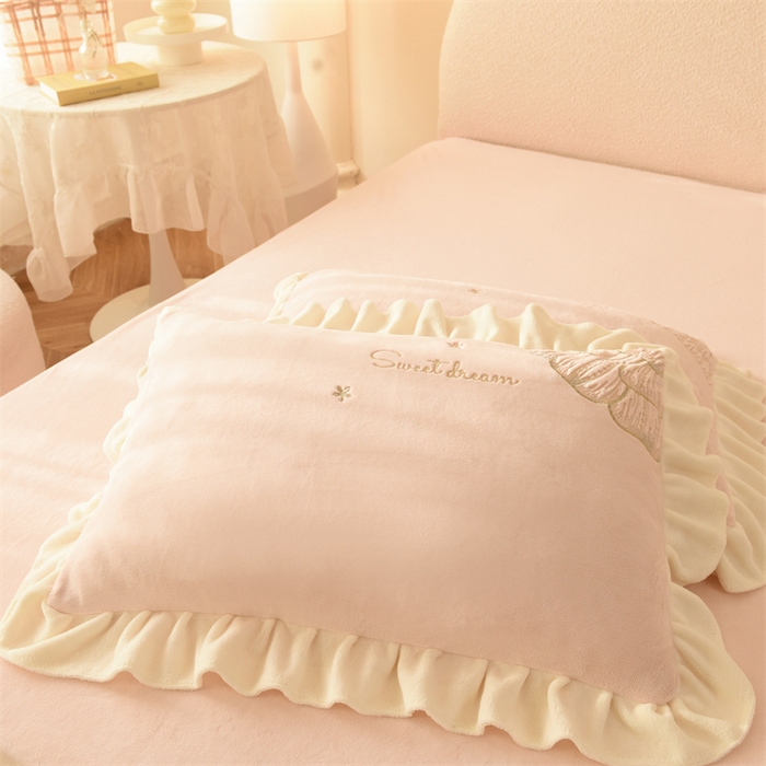 91家纺网 家纺一手货源 找家纺 （总）绒棉世家 2025新款独家设计师款牛奶绒贴布绣-甜心蝴蝶结