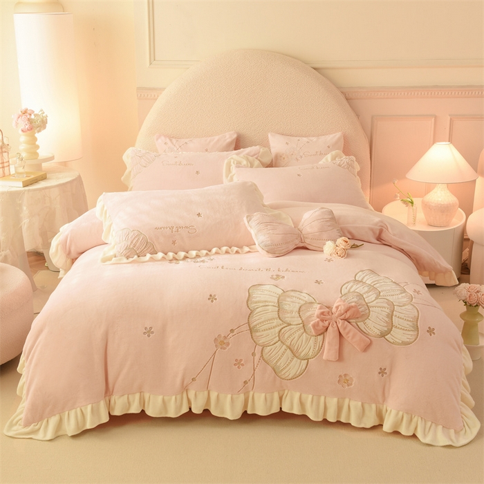 （总）绒棉世家 2025新款独家设计师款牛奶绒贴布绣-甜心蝴蝶结