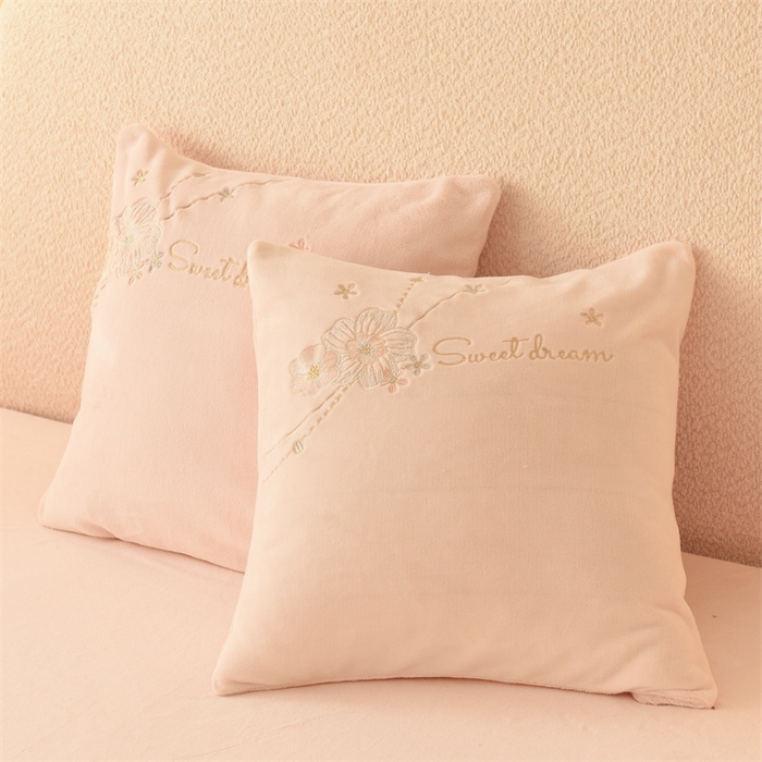 91家纺网 家纺一手货源 找家纺 （总）绒棉世家 2025新款独家设计师款牛奶绒贴布绣-甜心蝴蝶结