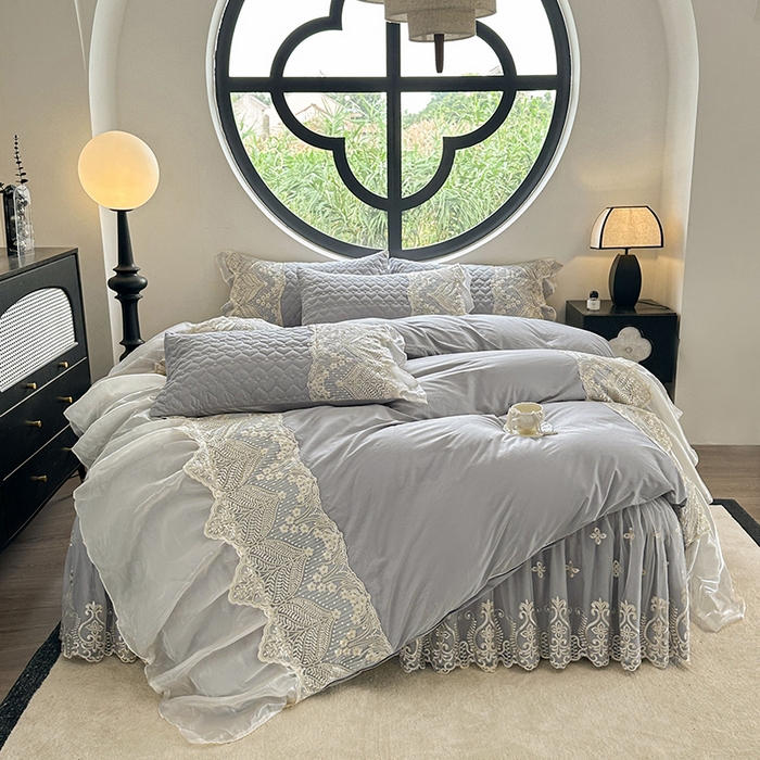 91家纺网 家纺一手货源 找家纺 （总）罗艺轩 2025新款全棉纯棉蕾丝刺绣琉璃床裙四件套（1.5m控价288起、1.8m控价293起、1.8m加大控价303起、1.8*2.2m控价298起、1.8*2.2m加大控价308起、2.0m