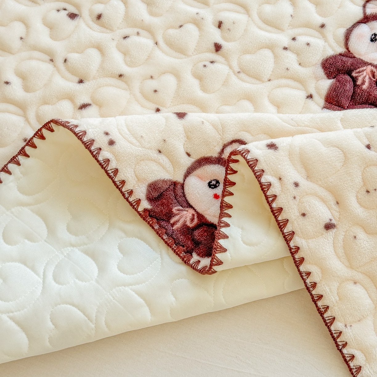 91家纺网 家纺一手货源 找家纺 （总）禧缘家纺（原梦想家） 2025新款牛奶绒三角针绑带款夹棉床笠床单