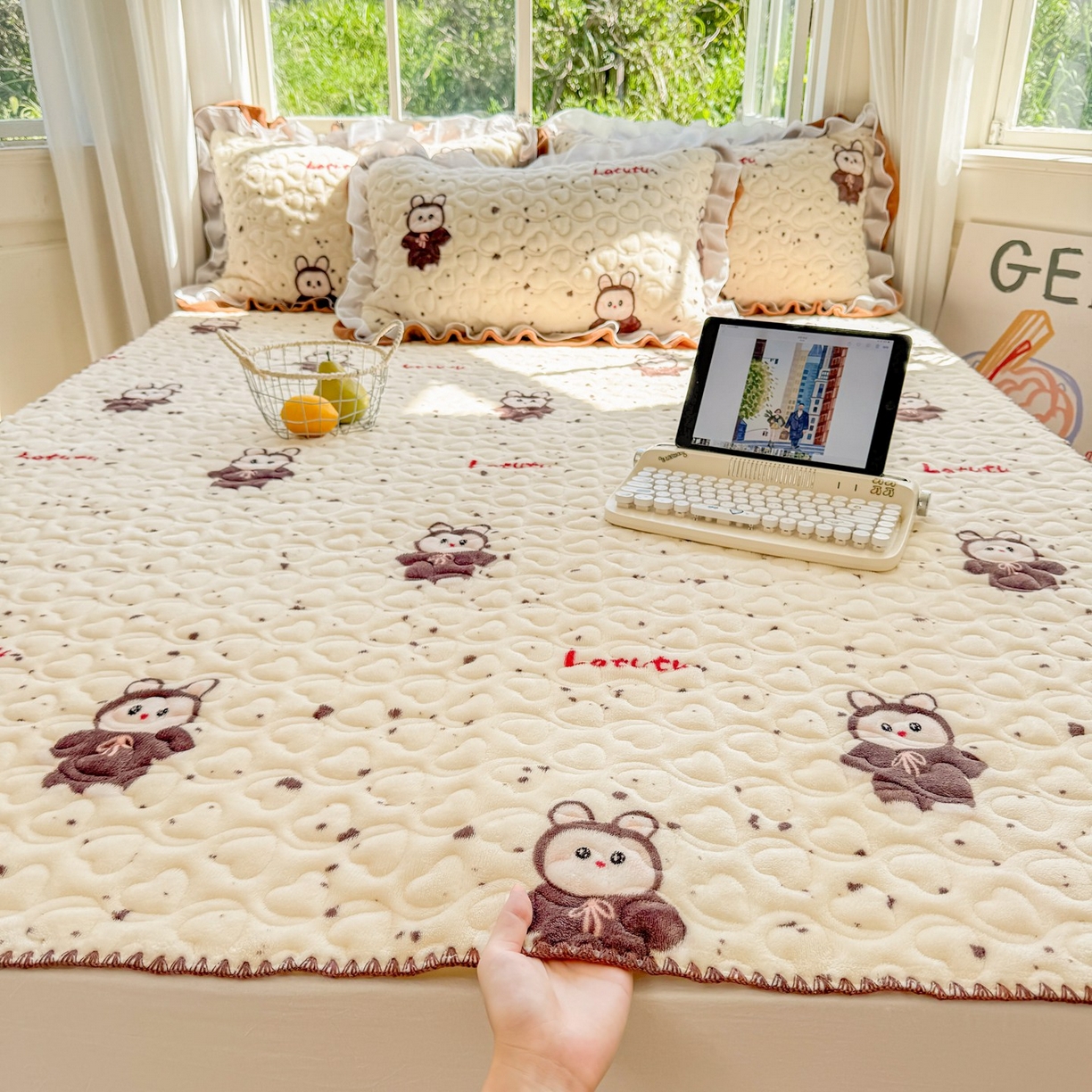 91家纺网 家纺一手货源 找家纺 （总）禧缘家纺（原梦想家） 2025新款牛奶绒三角针绑带款夹棉床笠床单