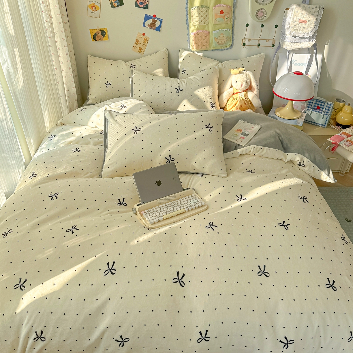 91家纺网 家纺一手货源 找家纺 韩巢家纺 2025新款双面高克重牛奶绒被套单件被罩 蝴蝶点点心