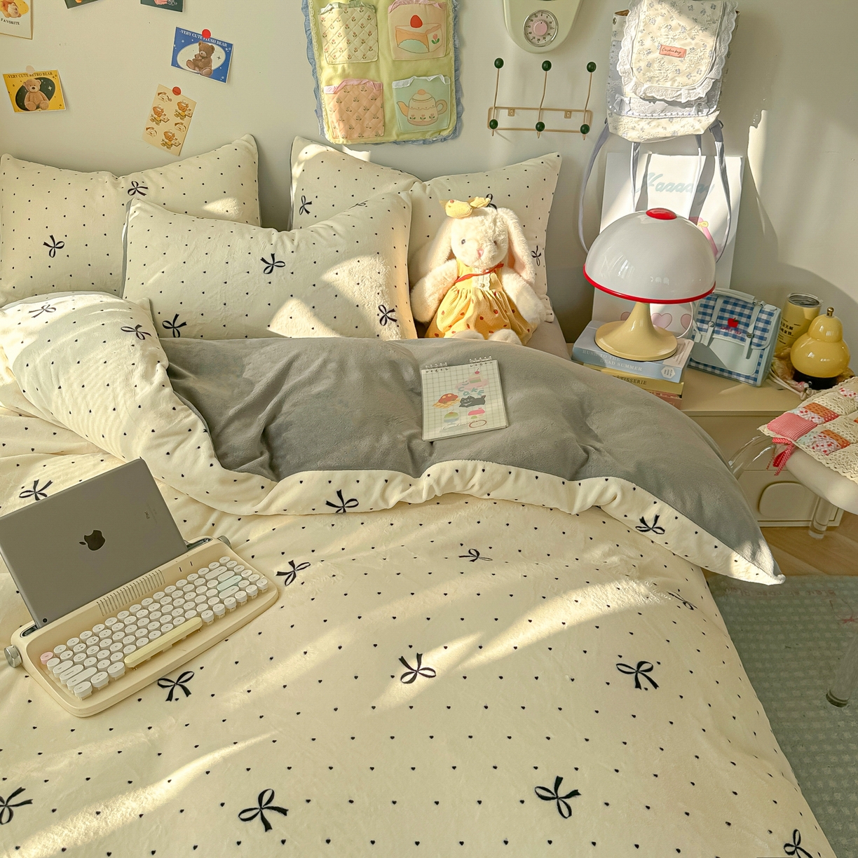 91家纺网 家纺一手货源 找家纺 韩巢家纺 2025新款双面高克重牛奶绒被套单件被罩 蝴蝶点点心