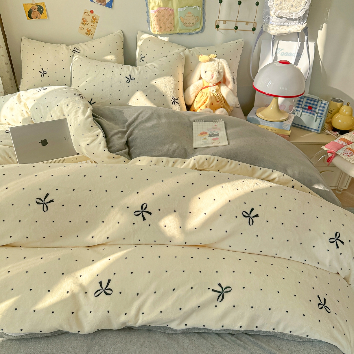 91家纺网 家纺一手货源 找家纺 韩巢家纺 2025新款双面高克重牛奶绒被套单件被罩 蝴蝶点点心