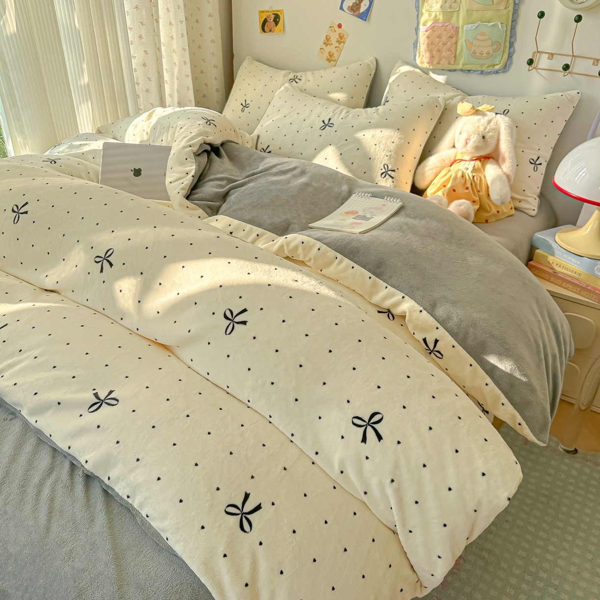 91家纺网 家纺一手货源 找家纺 韩巢家纺 2025新款双面高克重牛奶绒被套单件被罩 蝴蝶点点心