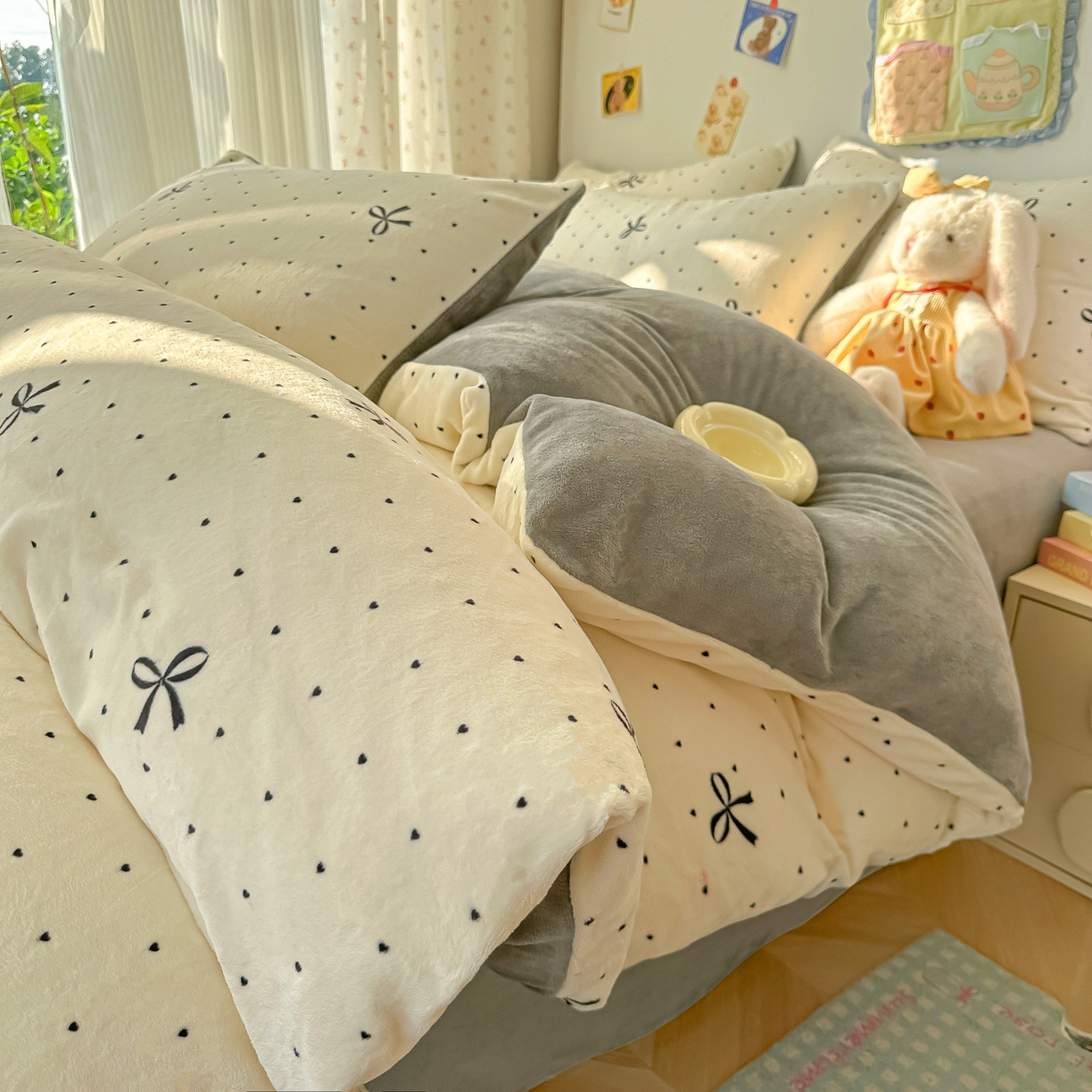 91家纺网 家纺一手货源 找家纺 韩巢家纺 2025新款双面高克重牛奶绒被套单件被罩 蝴蝶点点心