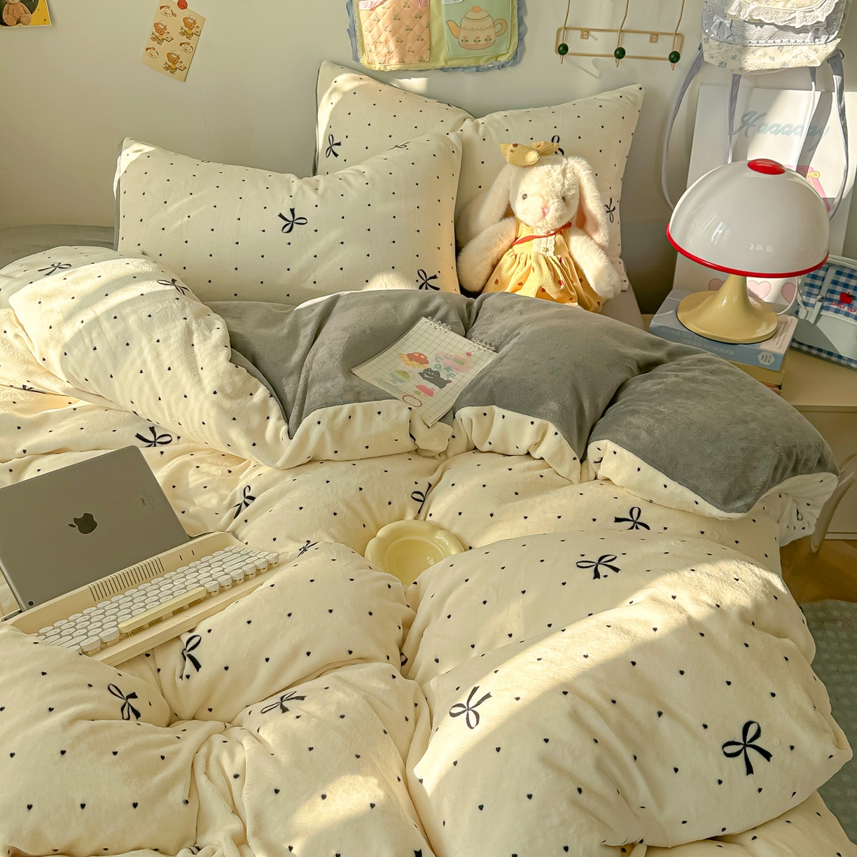 91家纺网 家纺一手货源 找家纺 韩巢家纺 2025新款双面高克重牛奶绒被套单件被罩 蝴蝶点点心