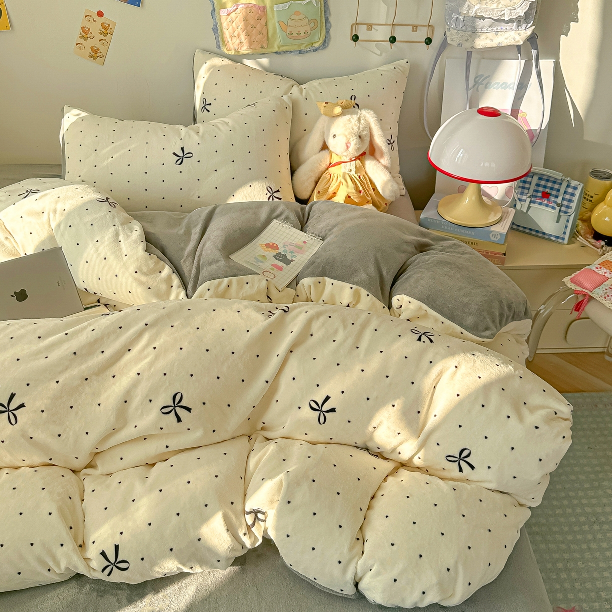 91家纺网 家纺一手货源 找家纺 韩巢家纺 2025新款双面高克重牛奶绒被套单件被罩 蝴蝶点点心