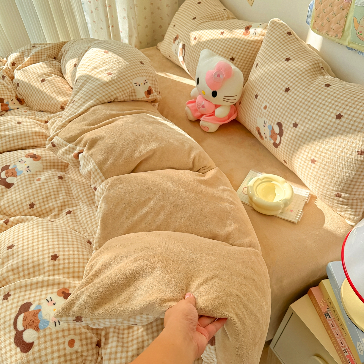 91家纺网 家纺一手货源 找家纺 韩巢家纺 2025新款双面高克重牛奶绒被套单件被罩 可可猫星