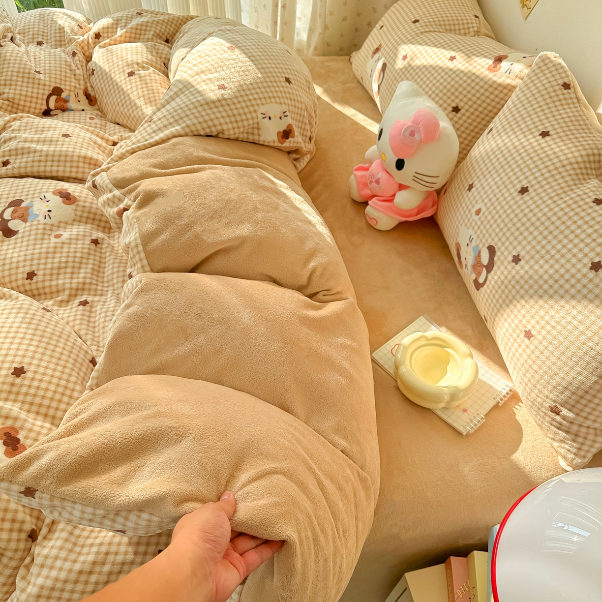 91家纺网 家纺一手货源 找家纺 韩巢家纺 2025新款双面高克重牛奶绒被套单件被罩 可可猫星