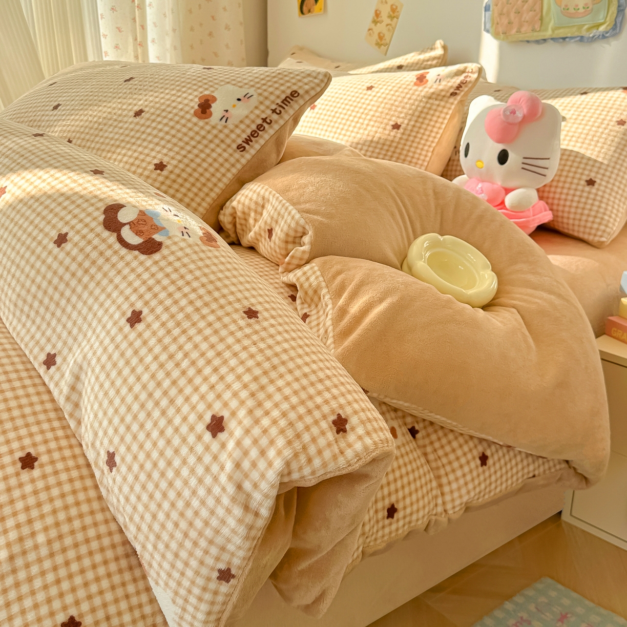 91家纺网 家纺一手货源 找家纺 韩巢家纺 2025新款双面高克重牛奶绒被套单件被罩 可可猫星