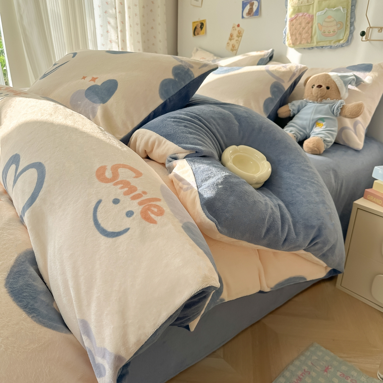 91家纺网 家纺一手货源 找家纺 韩巢家纺 2025新款双面高克重牛奶绒被套单件被罩 蜡笔心