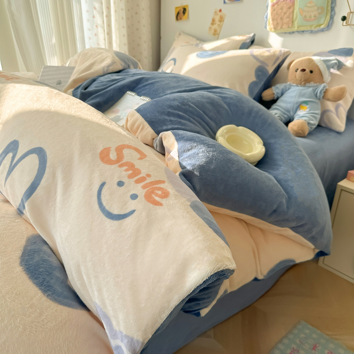 91家纺网 家纺一手货源 找家纺 韩巢家纺 2025新款双面高克重牛奶绒被套单件被罩 蜡笔心