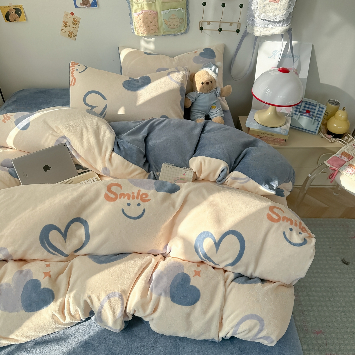 91家纺网 家纺一手货源 找家纺 韩巢家纺 2025新款双面高克重牛奶绒被套单件被罩 蜡笔心