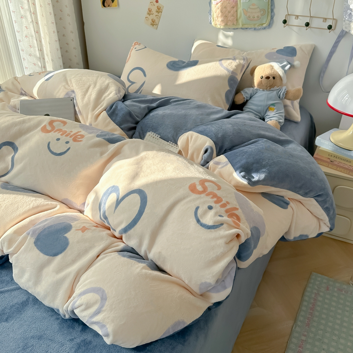 91家纺网 家纺一手货源 找家纺 韩巢家纺 2025新款双面高克重牛奶绒被套单件被罩 蜡笔心