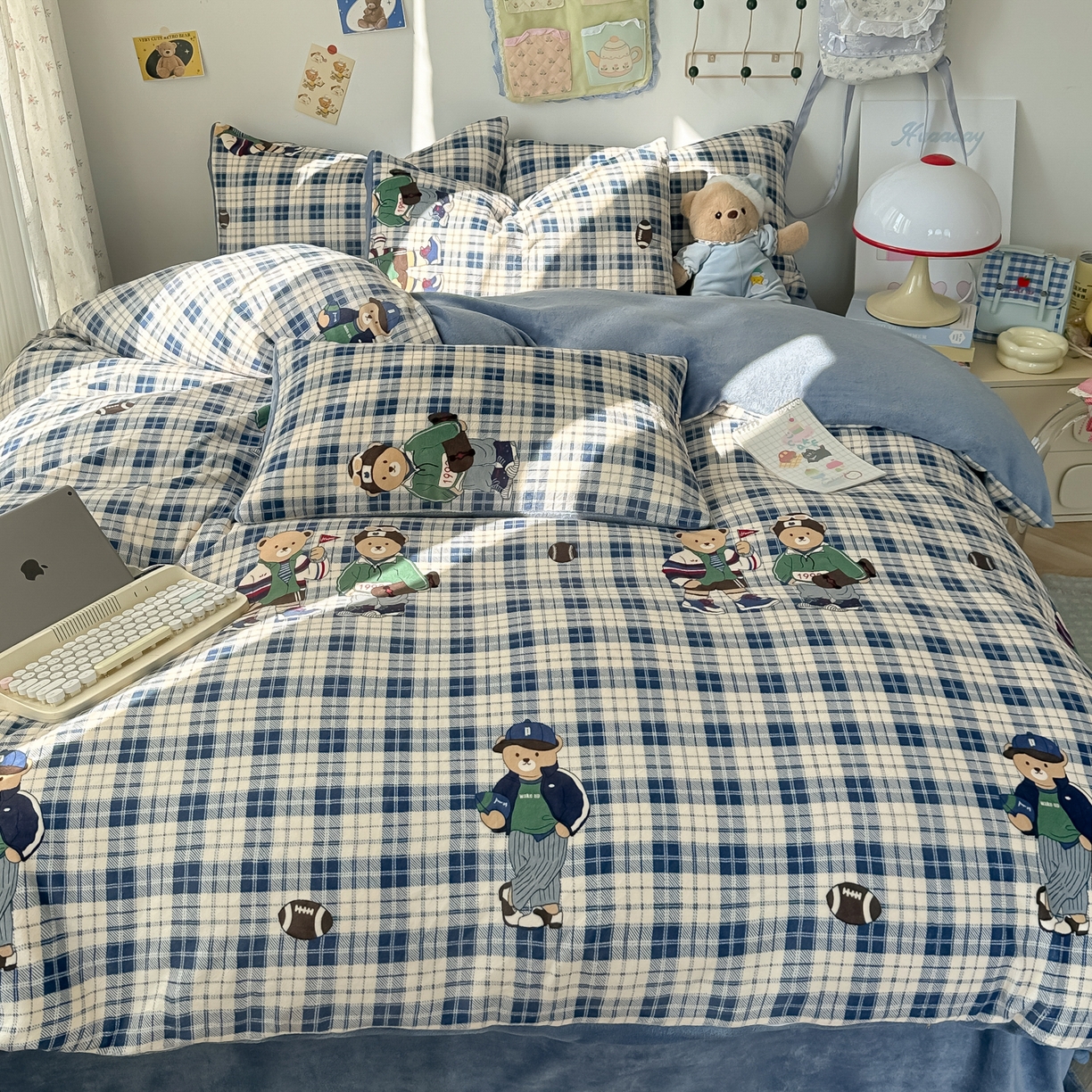 91家纺网 家纺一手货源 找家纺 韩巢家纺 2025新款双面高克重牛奶绒被套单件被罩 蓝格英伦熊