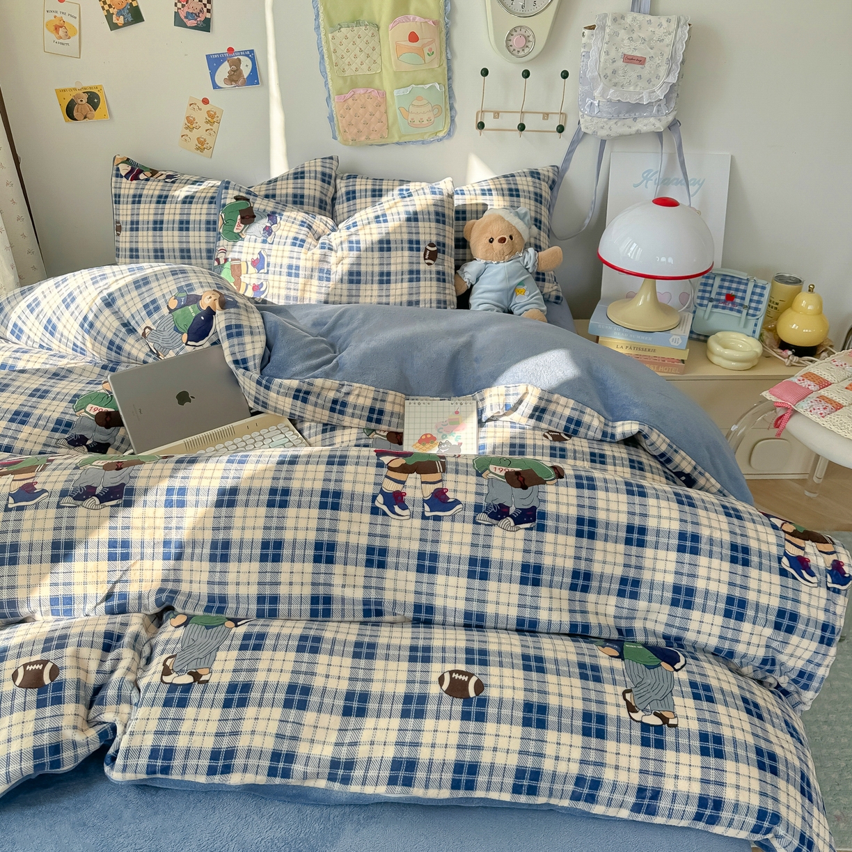 91家纺网 家纺一手货源 找家纺 韩巢家纺 2025新款双面高克重牛奶绒被套单件被罩 蓝格英伦熊