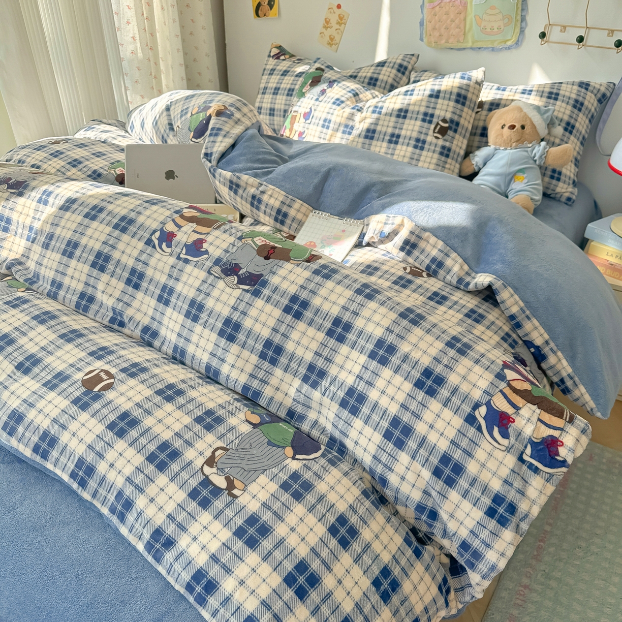 91家纺网 家纺一手货源 找家纺 韩巢家纺 2025新款双面高克重牛奶绒被套单件被罩 蓝格英伦熊