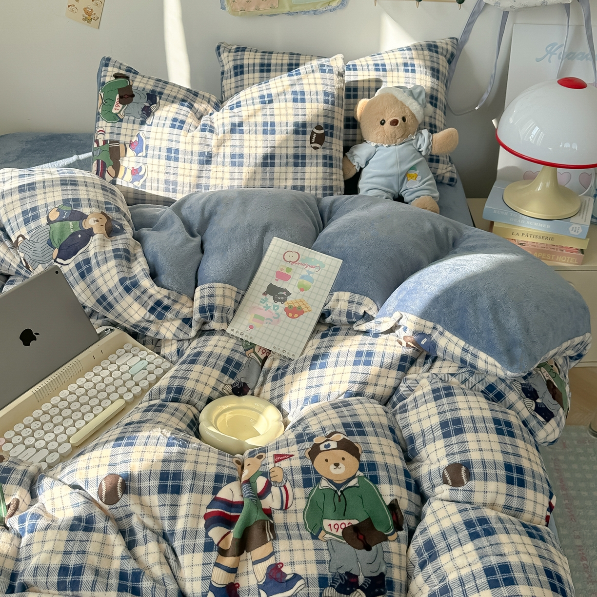 91家纺网 家纺一手货源 找家纺 韩巢家纺 2025新款双面高克重牛奶绒被套单件被罩 蓝格英伦熊