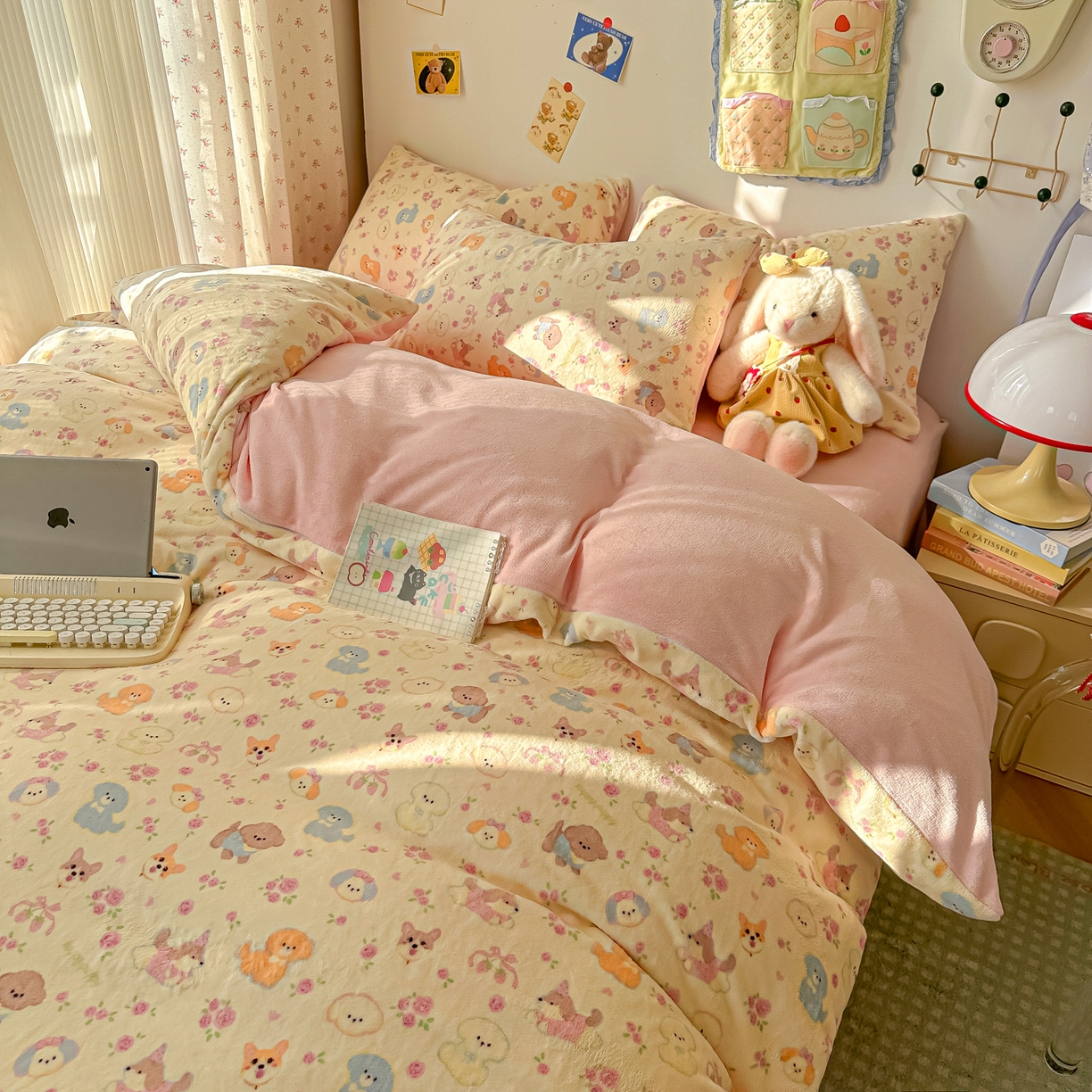 91家纺网 家纺一手货源 找家纺 韩巢家纺 2025新款双面高克重牛奶绒被套单件被罩 卖萌修狗