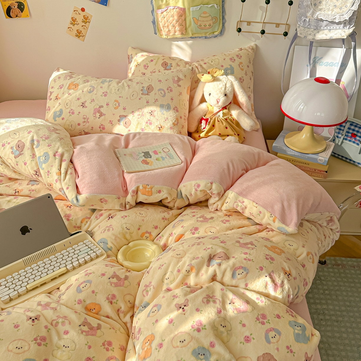 91家纺网 家纺一手货源 找家纺 韩巢家纺 2025新款双面高克重牛奶绒被套单件被罩 卖萌修狗