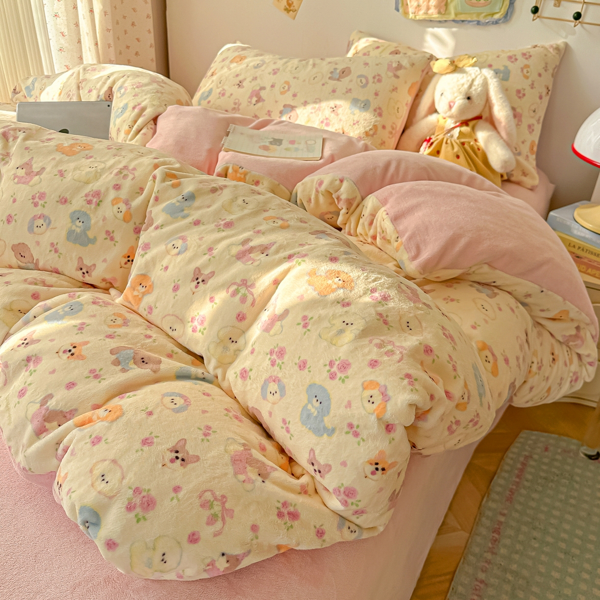 91家纺网 家纺一手货源 找家纺 韩巢家纺 2025新款双面高克重牛奶绒被套单件被罩 卖萌修狗