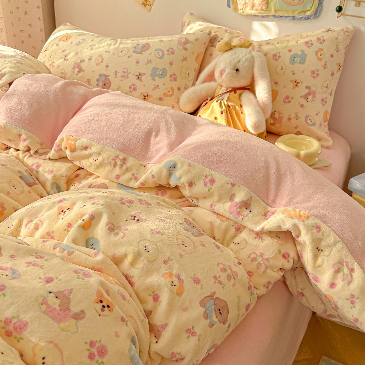 91家纺网 家纺一手货源 找家纺 韩巢家纺 2025新款双面高克重牛奶绒被套单件被罩 卖萌修狗