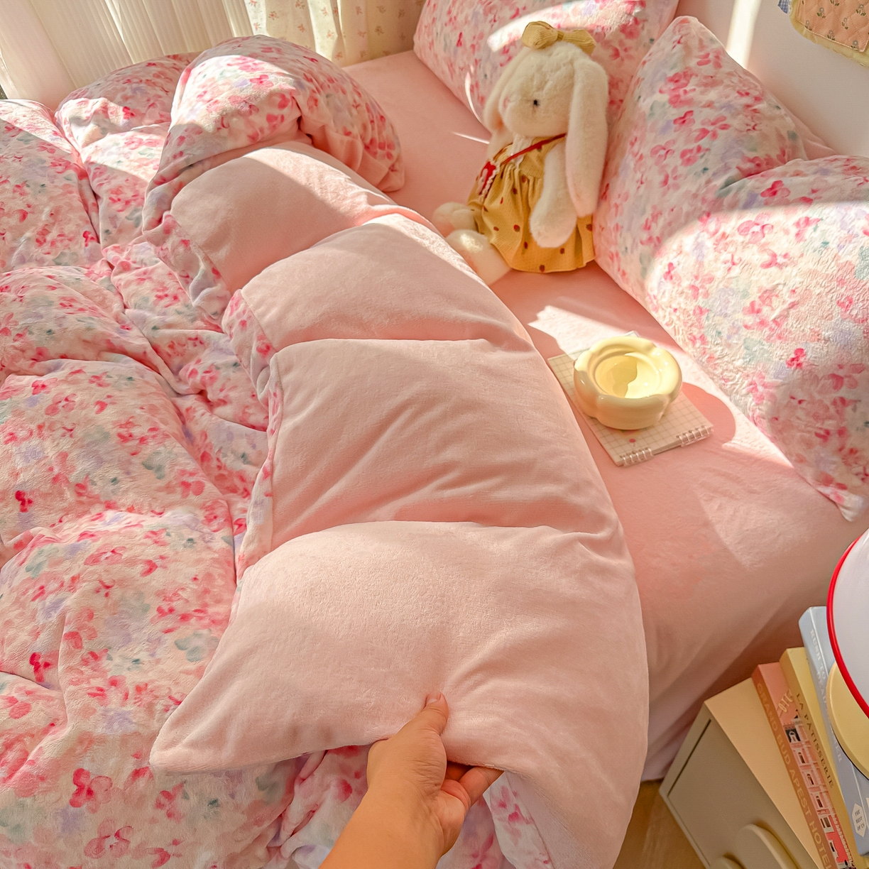 91家纺网 家纺一手货源 找家纺 韩巢家纺 2025新款双面高克重牛奶绒被套单件被罩 玫瑰粉黛