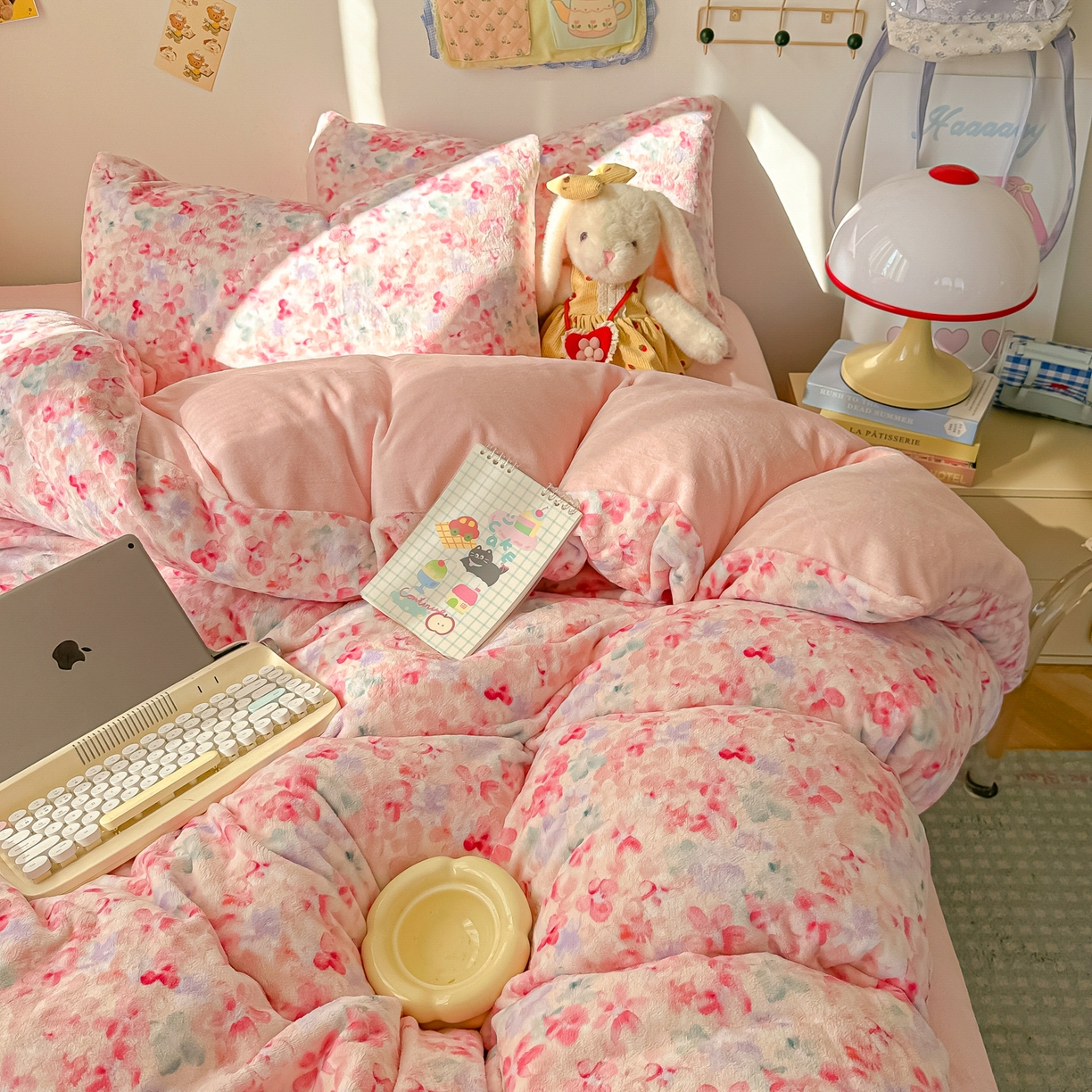 91家纺网 家纺一手货源 找家纺 韩巢家纺 2025新款双面高克重牛奶绒被套单件被罩 玫瑰粉黛