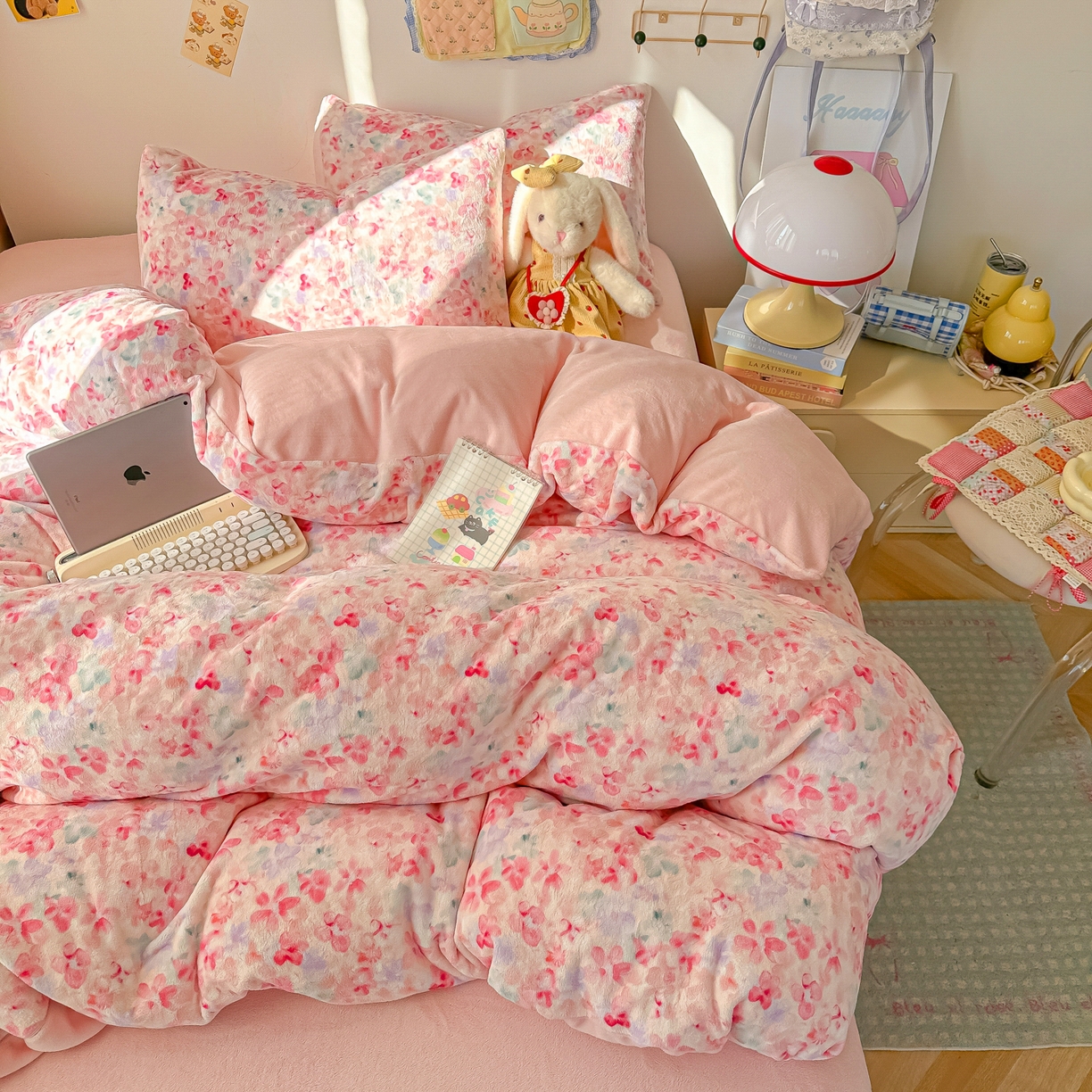 91家纺网 家纺一手货源 找家纺 韩巢家纺 2025新款双面高克重牛奶绒被套单件被罩 玫瑰粉黛