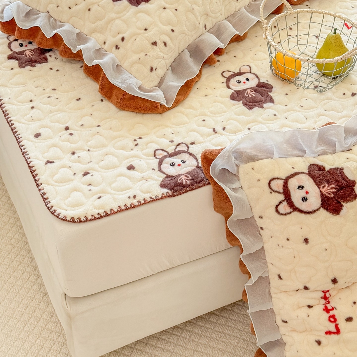 91家纺网 家纺一手货源 找家纺 禧缘家纺（原梦想家） 2025新款牛奶绒三角针绑带款夹棉床笠床单 布布乐园-绑带款