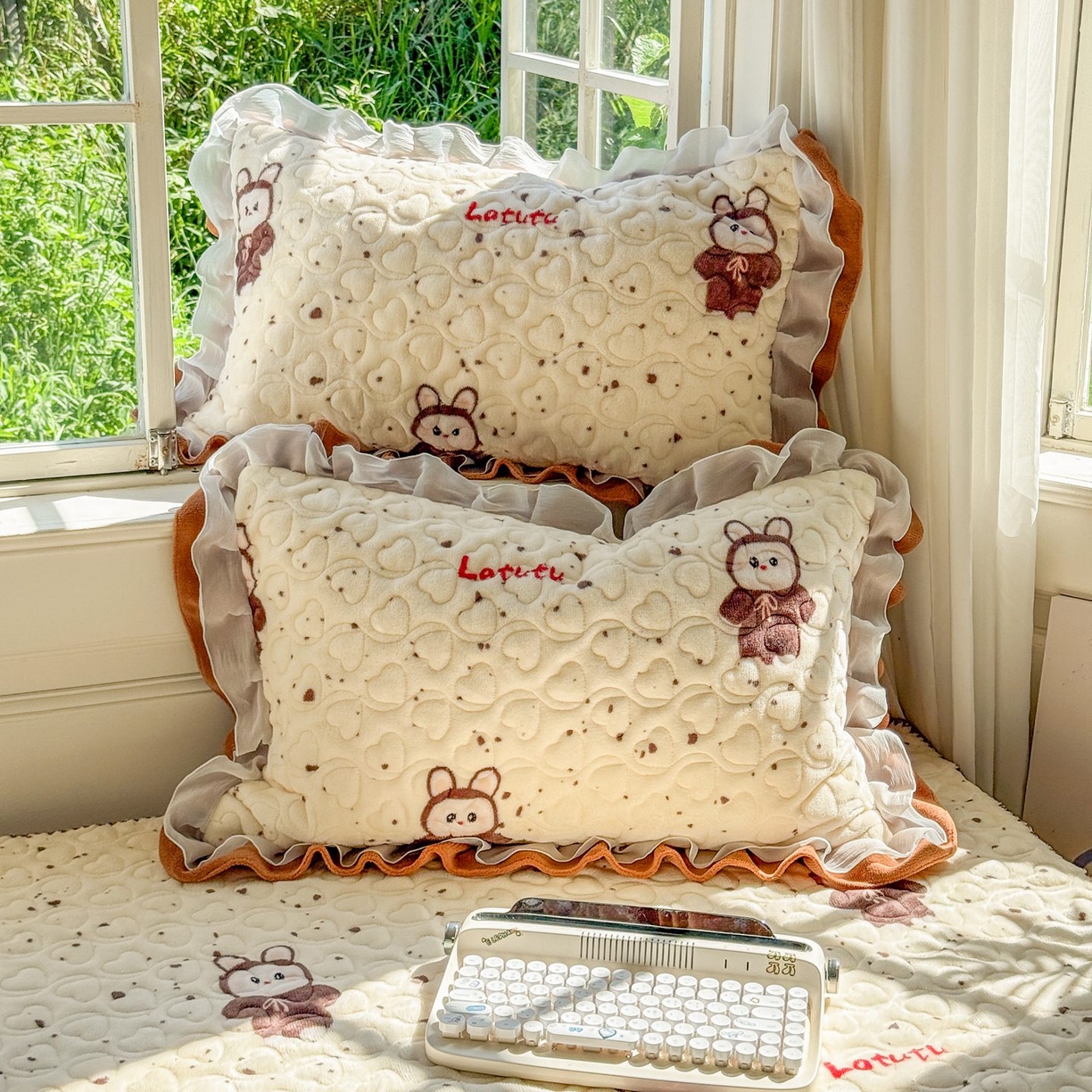 91家纺网 家纺一手货源 找家纺 禧缘家纺（原梦想家） 2025新款牛奶绒三角针绑带款夹棉床笠床单 布布乐园-绑带款