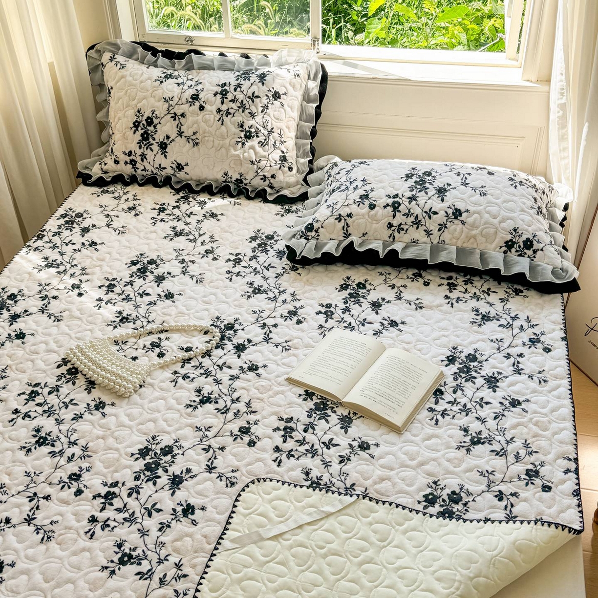 91家纺网 家纺一手货源 找家纺 禧缘家纺（原梦想家） 2025新款牛奶绒三角针绑带款夹棉床笠床单 步步生花-绑带款