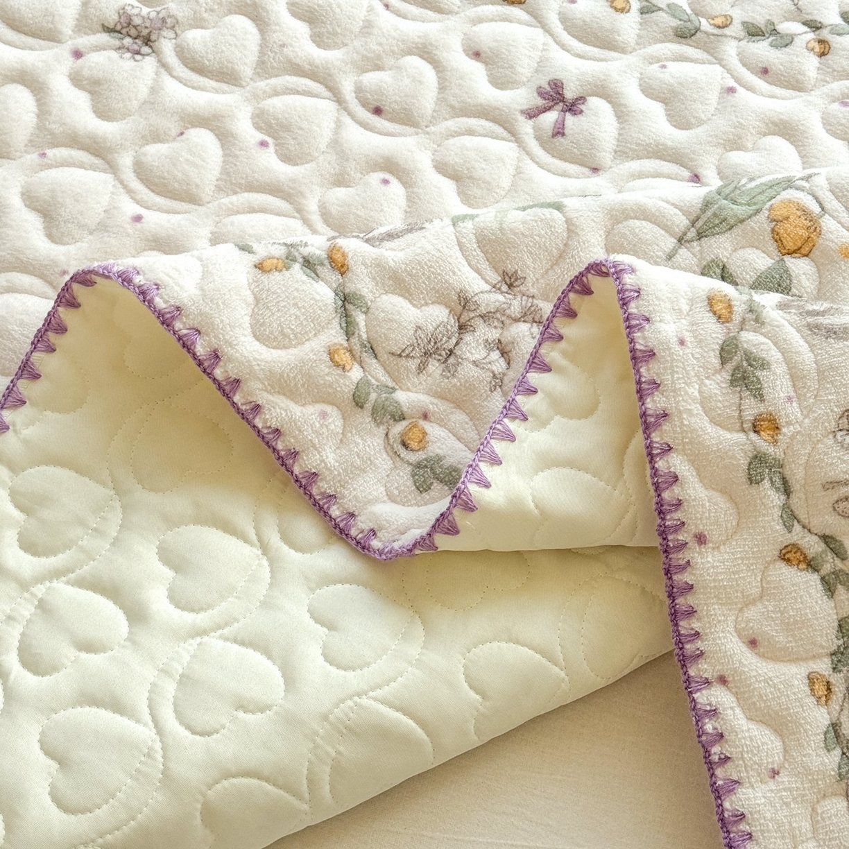 91家纺网 家纺一手货源 找家纺 禧缘家纺（原梦想家） 2025新款牛奶绒三角针绑带款夹棉床笠床单 蓝铃风语-绑带款