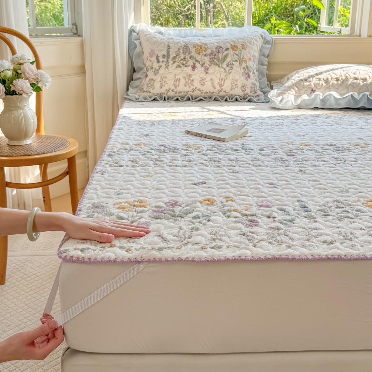 91家纺网 家纺一手货源 找家纺 禧缘家纺（原梦想家） 2025新款牛奶绒三角针绑带款夹棉床笠床单 蓝铃风语-绑带款