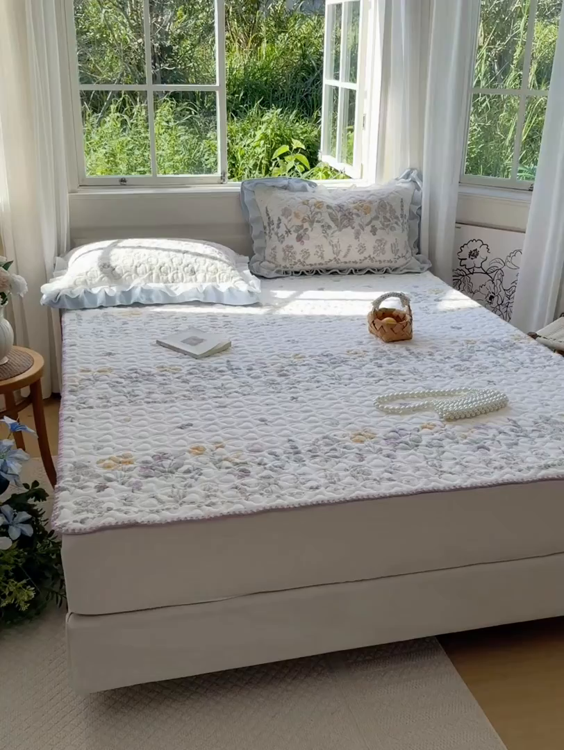 91家纺网 家纺一手货源 找家纺 禧缘家纺（原梦想家） 2025新款牛奶绒三角针绑带款夹棉床笠床单 蓝铃风语-绑带款