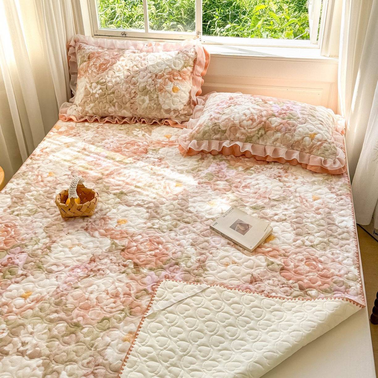 91家纺网 家纺一手货源 找家纺 禧缘家纺（原梦想家） 2025新款牛奶绒三角针绑带款夹棉床笠床单 浪漫花开-绑带款