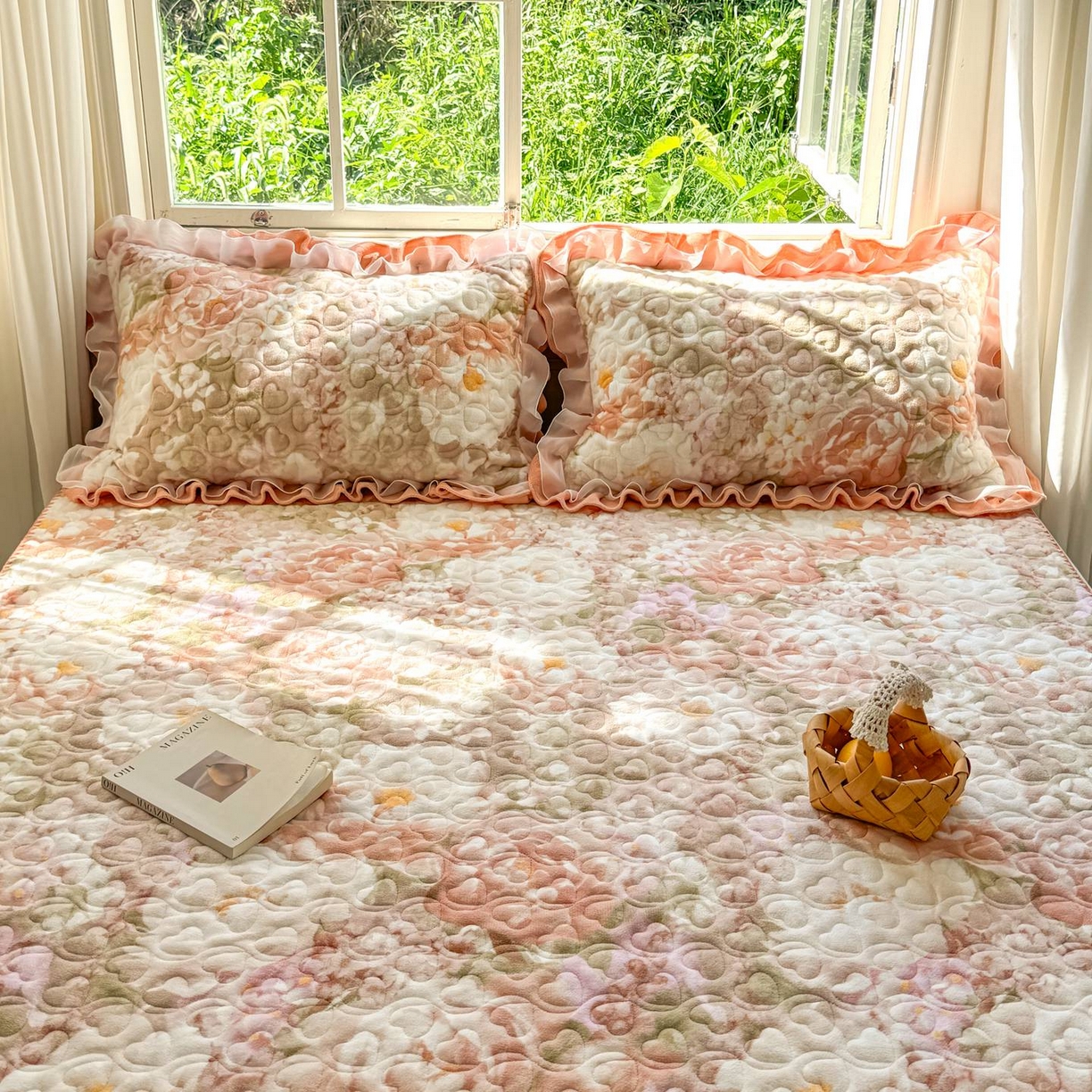 91家纺网 家纺一手货源 找家纺 禧缘家纺（原梦想家） 2025新款牛奶绒三角针绑带款夹棉床笠床单 浪漫花开-绑带款