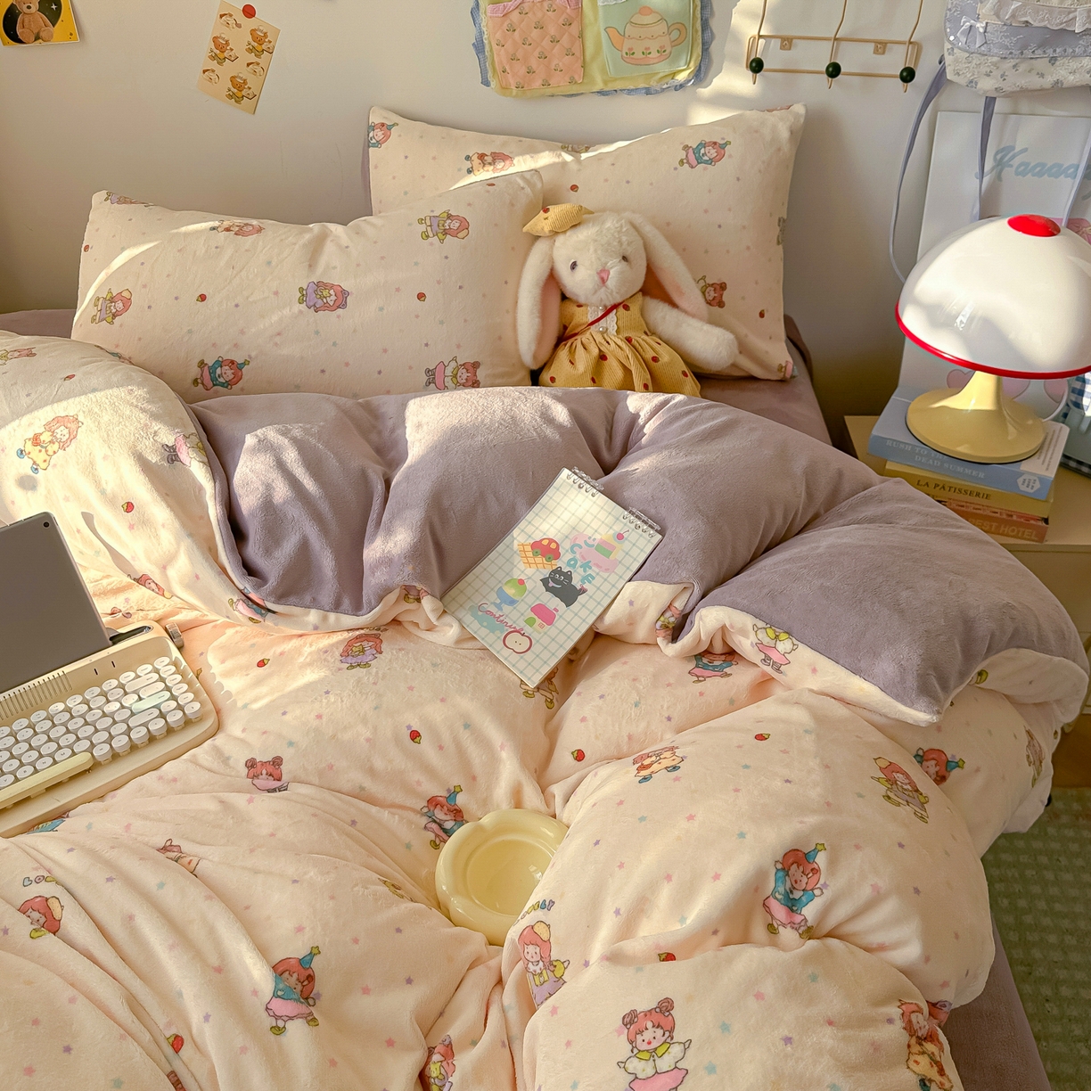 91家纺网 家纺一手货源 找家纺 韩巢家纺 2025新款双面高克重牛奶绒被套单件被罩 奶糖少女