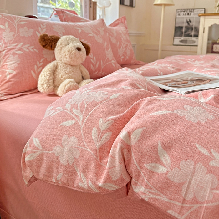 91家纺网 家纺一手货源 找家纺 优选直播新款全棉磨毛喷气印花四件套加厚纯棉三件套（一字绣工艺款）学生三件套 绮梦