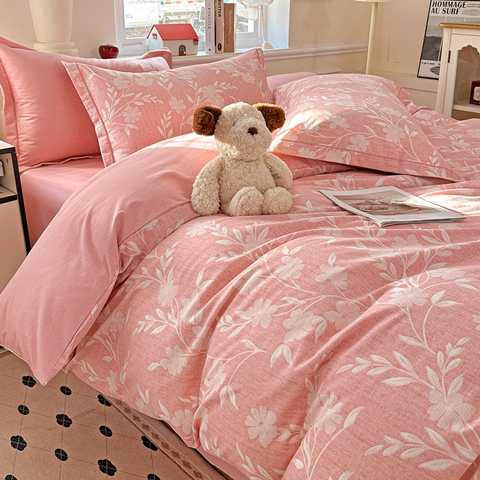 91家纺网 家纺一手货源 找家纺 优选直播新款全棉磨毛喷气印花四件套加厚纯棉三件套（一字绣工艺款）学生三件套 绮梦