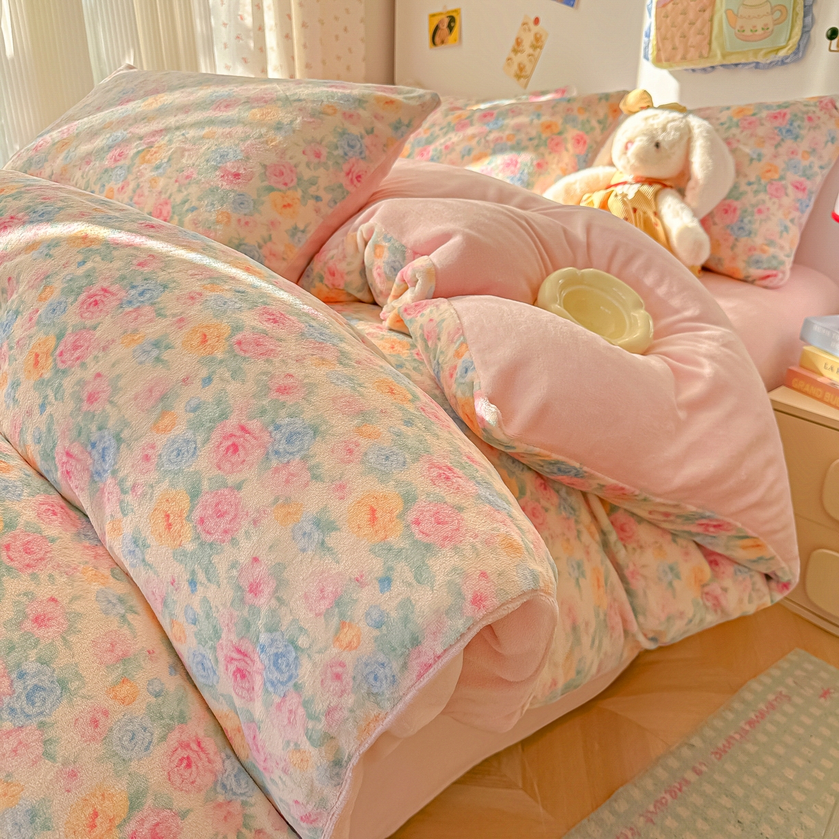 91家纺网 家纺一手货源 找家纺 韩巢家纺 2025新款双面高克重牛奶绒被套单件被罩 蔷薇语