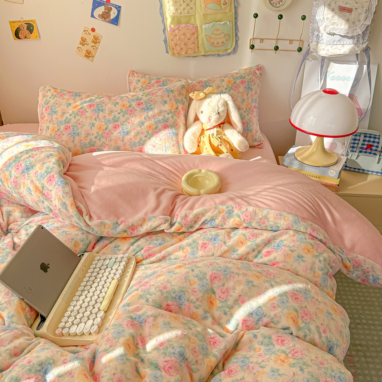 91家纺网 家纺一手货源 找家纺 韩巢家纺 2025新款双面高克重牛奶绒被套单件被罩 蔷薇语