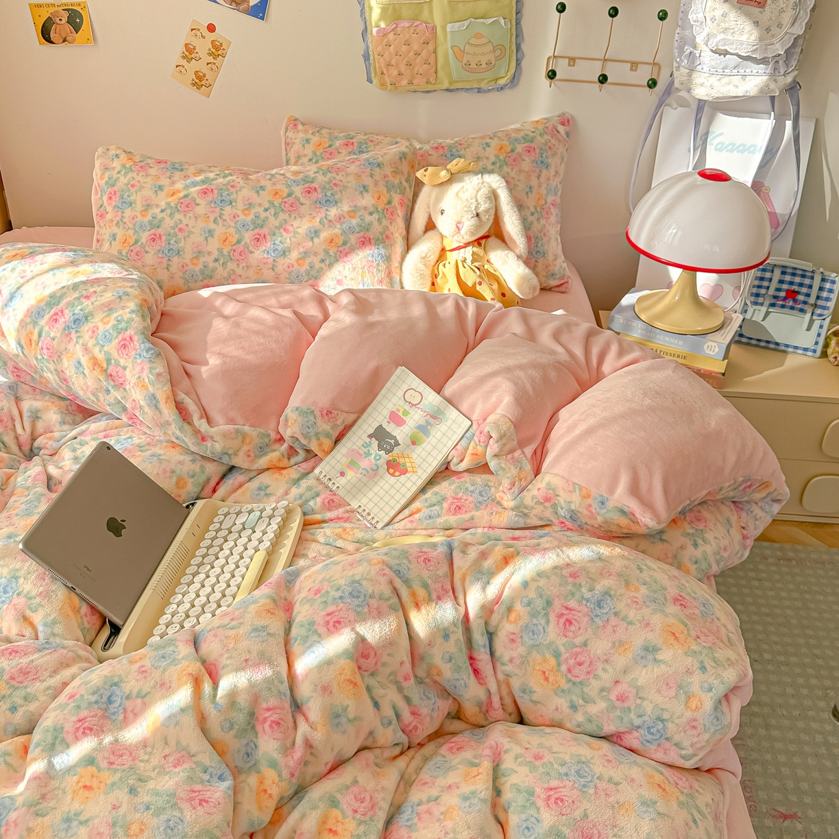 91家纺网 家纺一手货源 找家纺 韩巢家纺 2025新款双面高克重牛奶绒被套单件被罩 蔷薇语