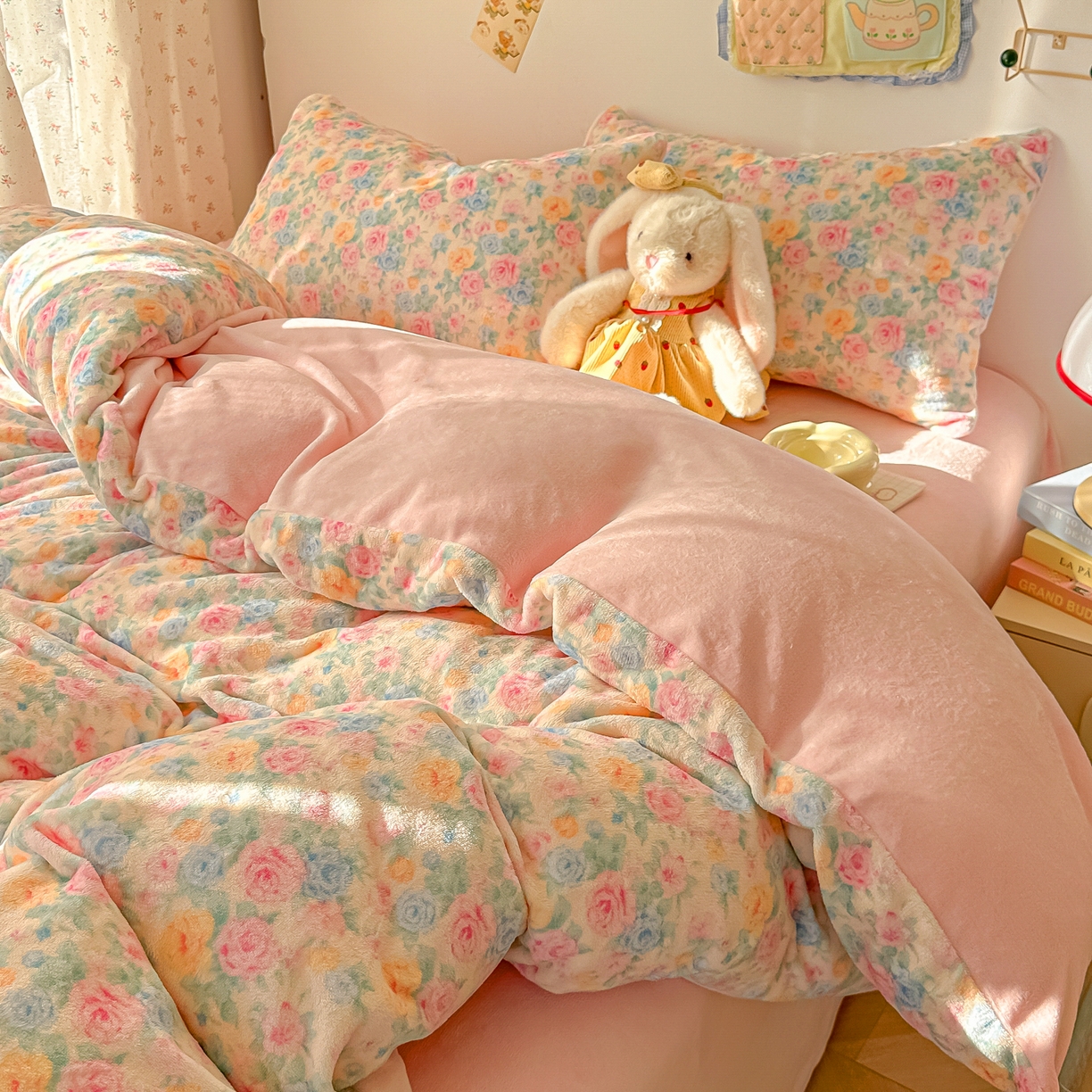 91家纺网 家纺一手货源 找家纺 韩巢家纺 2025新款双面高克重牛奶绒被套单件被罩 蔷薇语