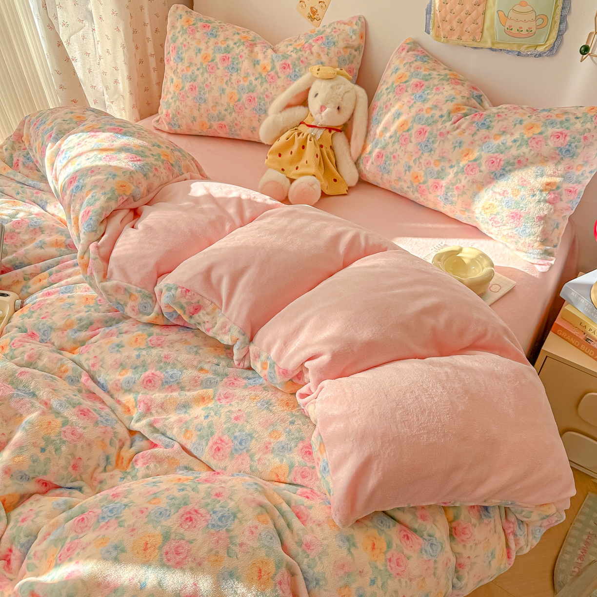 91家纺网 家纺一手货源 找家纺 韩巢家纺 2025新款双面高克重牛奶绒被套单件被罩 蔷薇语