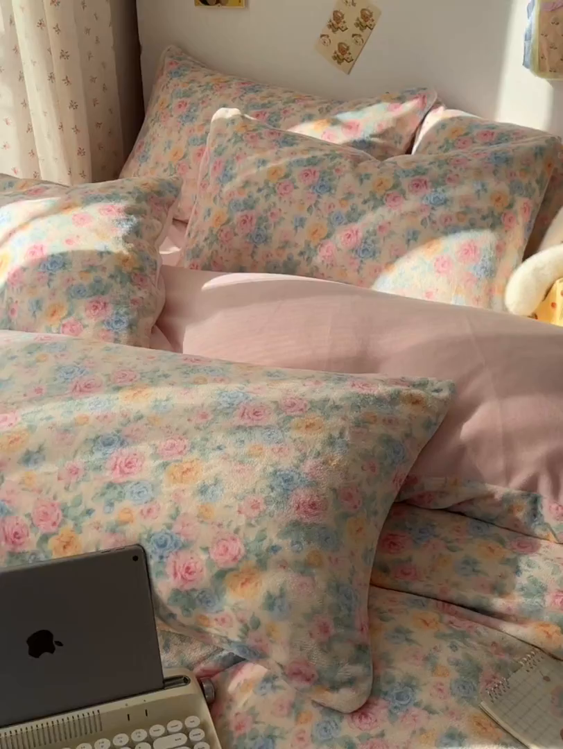 91家纺网 家纺一手货源 找家纺 韩巢家纺 2025新款双面高克重牛奶绒被套单件被罩 蔷薇语